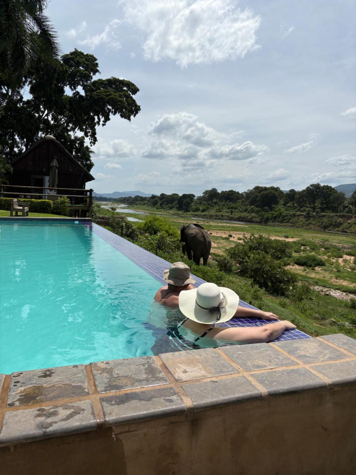 Rio Vista Lodge มาเลเลน ภายนอก รูปภาพ